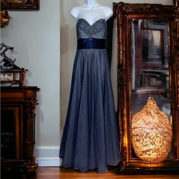 Adrianna Papell Dresses & Skirts - Adrianna Papell Sweatheat Beaded Jeweled Neckline Formal Gown Dress Size 10
